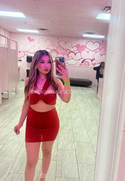 Drogheda escorts Leslie — 3